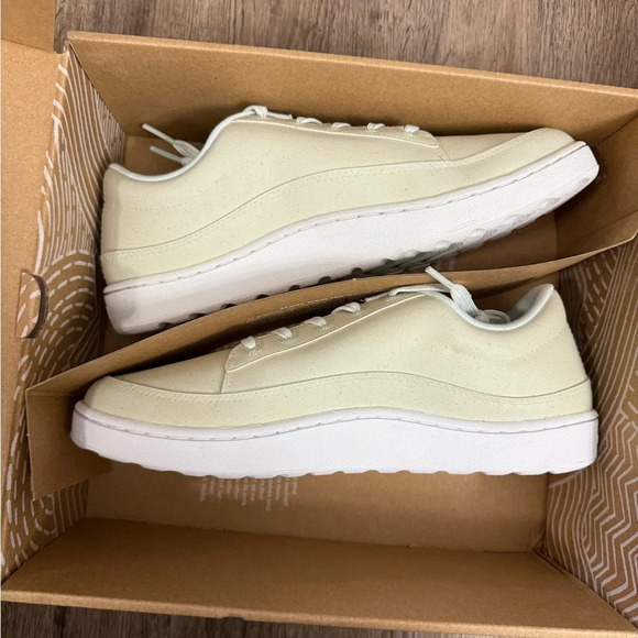 Allbirds • Plant Pacer Shoes - Picture 5 of 8